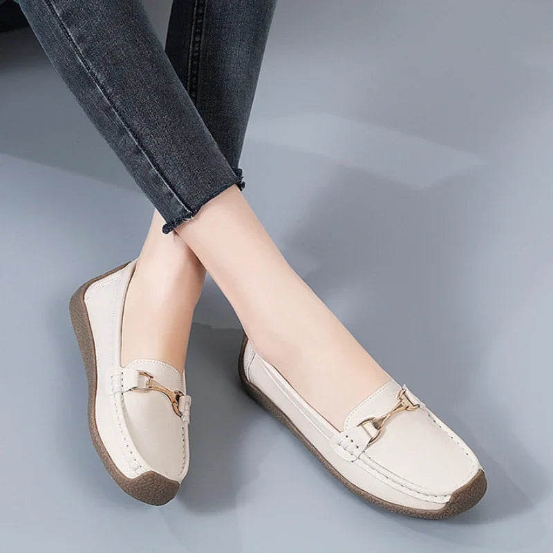 Women's comfortable flat shoes. -