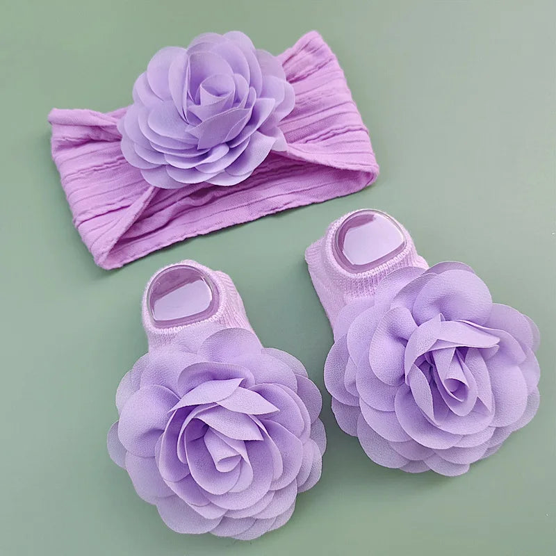 Complete your baby girl's outfit with this sweet 2-piece set—featuring delicate pearl, lace, and flower headbands along with matching socks! -