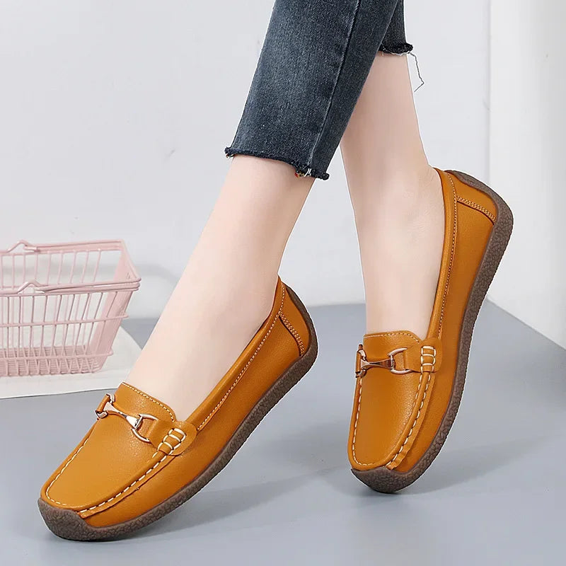 Women's comfortable flat shoes. -