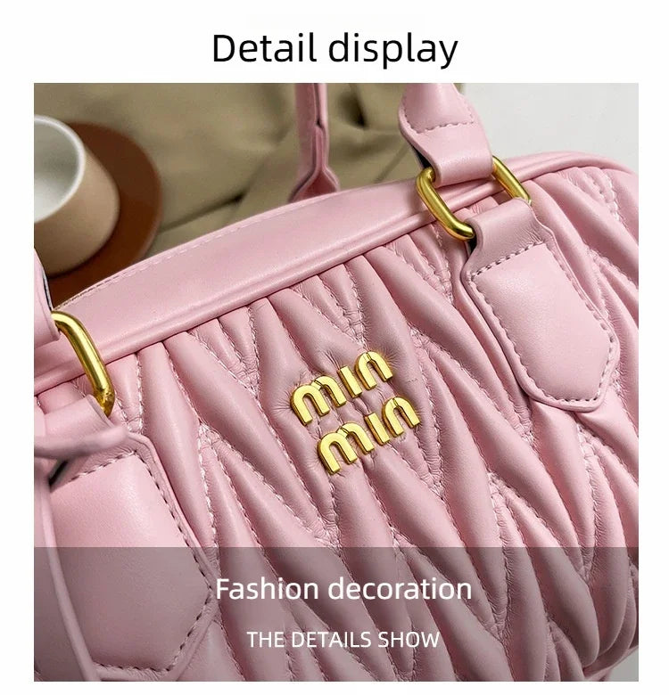 Stay stylish and organized with this new women's small square bag. With a versatile design that allows for multiple carrying options, this crossbody tote is perfect for daily use, providing both fashion and functionality in one chic accessory. -