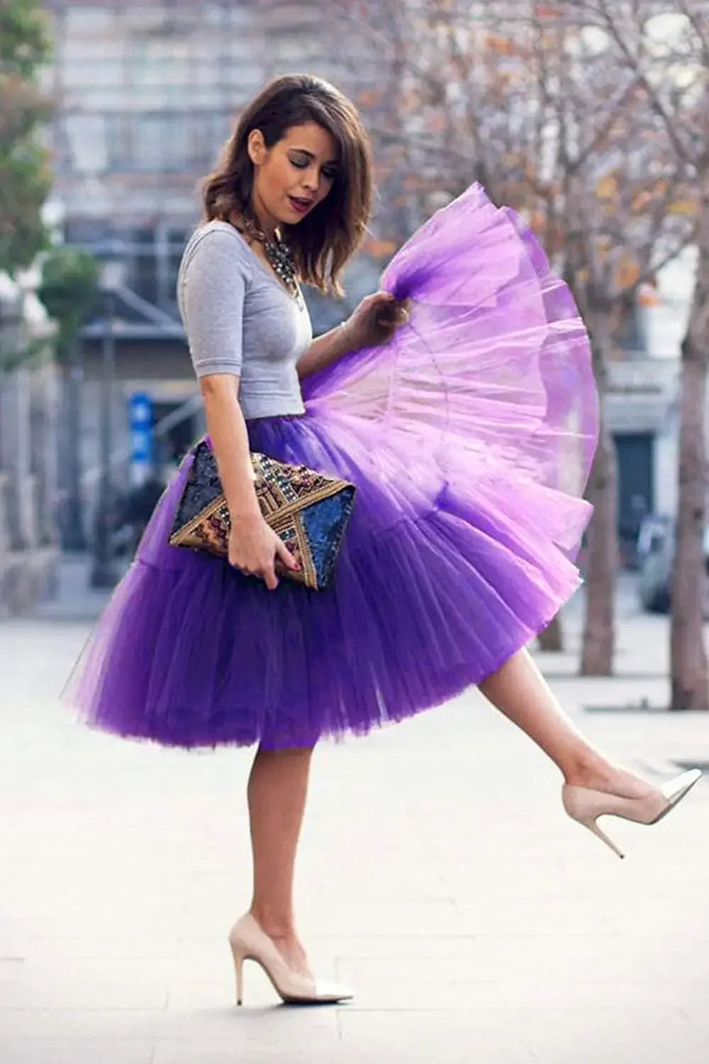 Add volume and elegance to your outfit with this knee-length underskirt—perfect for enhancing dresses and skirts for a fuller look! -