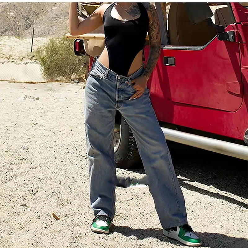 Rock a retro vibe with these women’s wide-leg baggy jeans—vintage style meets comfy cool! -
