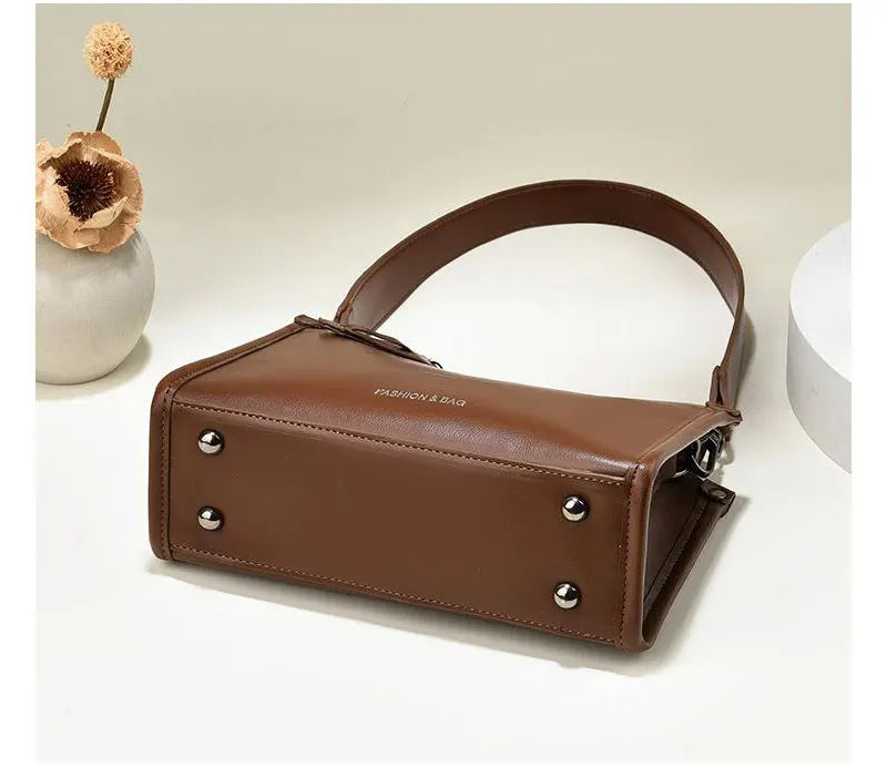 Elevate your style with this luxury designer crossbody bag for women, featuring a fashionable and chic color. Perfect for adding a touch of sophistication to your ensemble! -