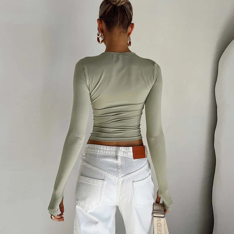 Upgrade your casual look with this fashionable women's long sleeve crew neck t-shirt—a versatile and stylish addition to your wardrobe! -