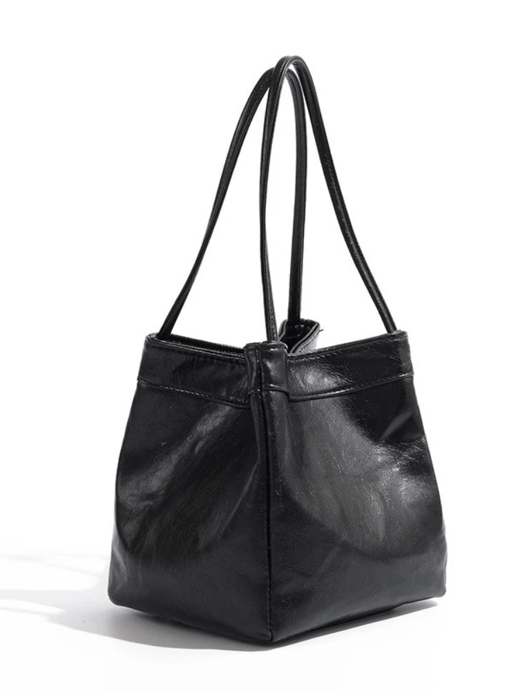 Stay on-trend with this bucket bag—a new fashion staple that offers simplicity, versatility, and a touch of classic style to elevate your wardrobe! -