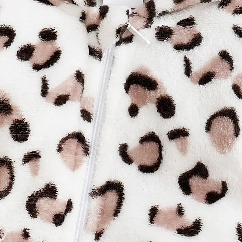Keep your little ones stylish and cozy this spring with these leopard print flannel clothes—adorable cartoon designs great for baby boys and girls aged 0-18 months! -