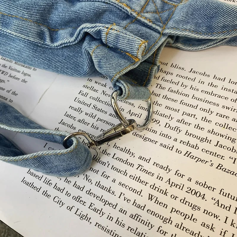 Elevate your casual look with this denim shoulder bag for women. Featuring a large design and zipper closure, this bag is perfect for shopping and everyday use, adding a touch of style to your outfit. -