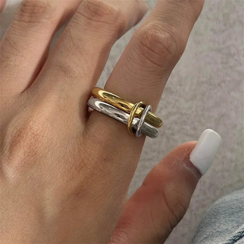 A Niche Two-Color Four-Ring -