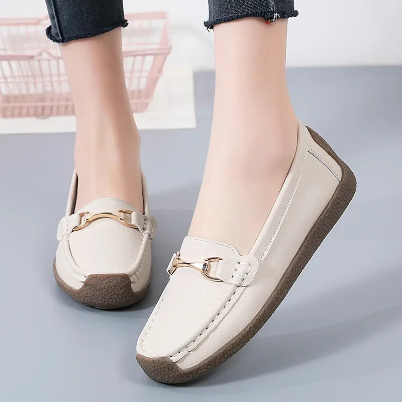 Women's comfortable flat shoes. -