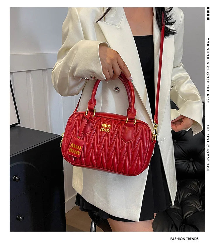 Stay stylish and organized with this new women's small square bag. With a versatile design that allows for multiple carrying options, this crossbody tote is perfect for daily use, providing both fashion and functionality in one chic accessory. -