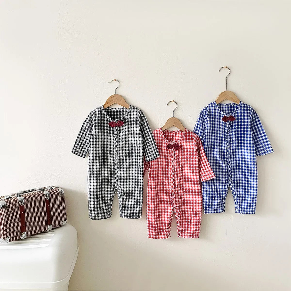Keep your baby boy comfy and stylish with these cotton long sleeve rompers—perfect for toddlers aged 0-1 year! -