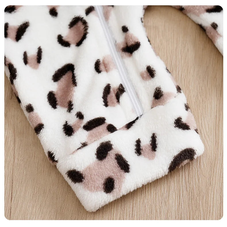 Keep your little ones stylish and cozy this spring with these leopard print flannel clothes—adorable cartoon designs great for baby boys and girls aged 0-18 months! -