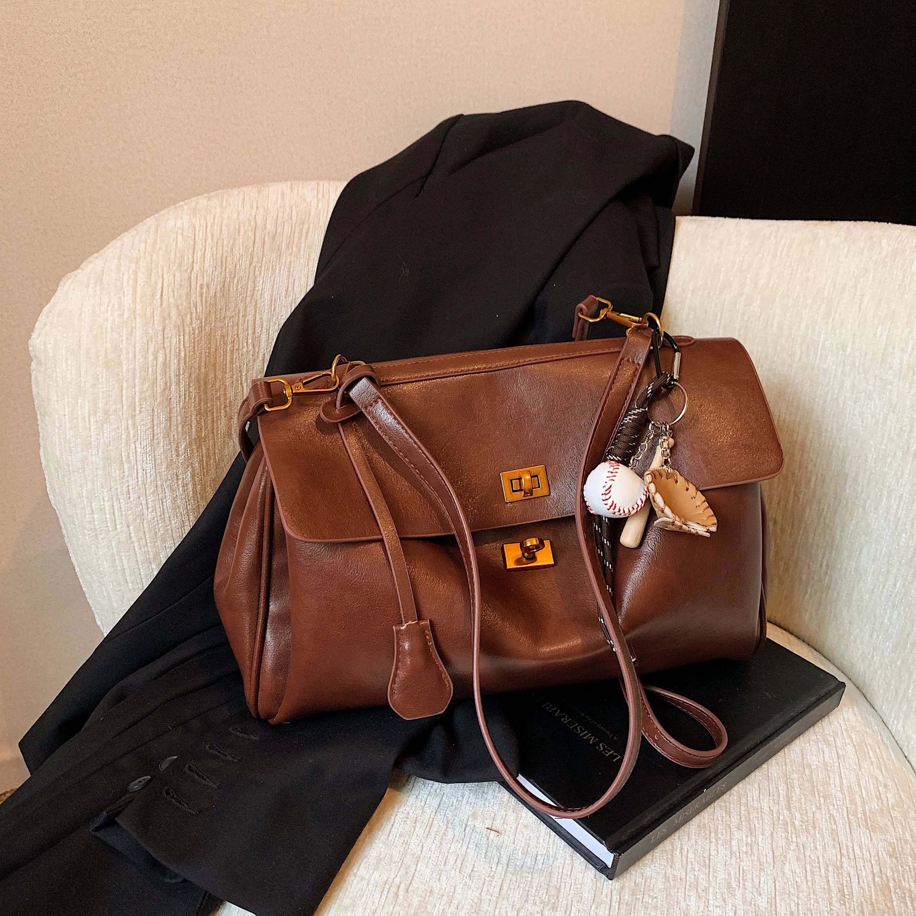 Carry your essentials in style with this high-grade under the armpit tote bag, perfect for commuting to work. -
