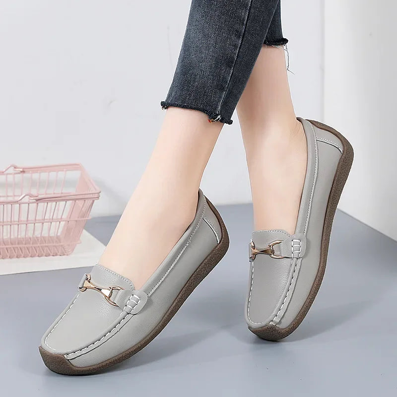 Women's comfortable flat shoes. -