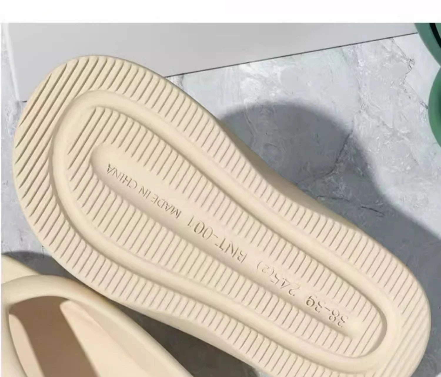 Thick soled flip flops with increased height 2024 new beach women's summer walking slippers -