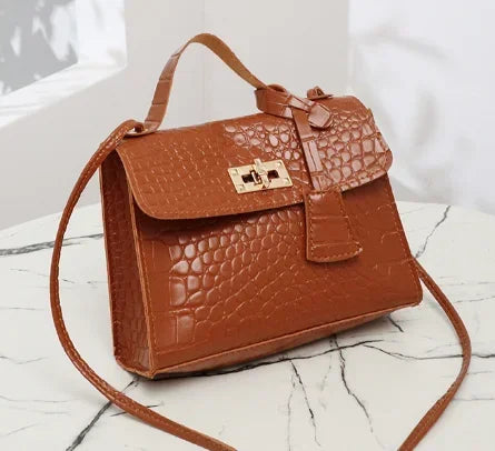 This set of women's bags combines both style and functionality with a blend of elegant messenger and handbag designs. Perfect for carrying your essentials stylishly and efficiently, this set offers the best of both worlds in one chic collection. -