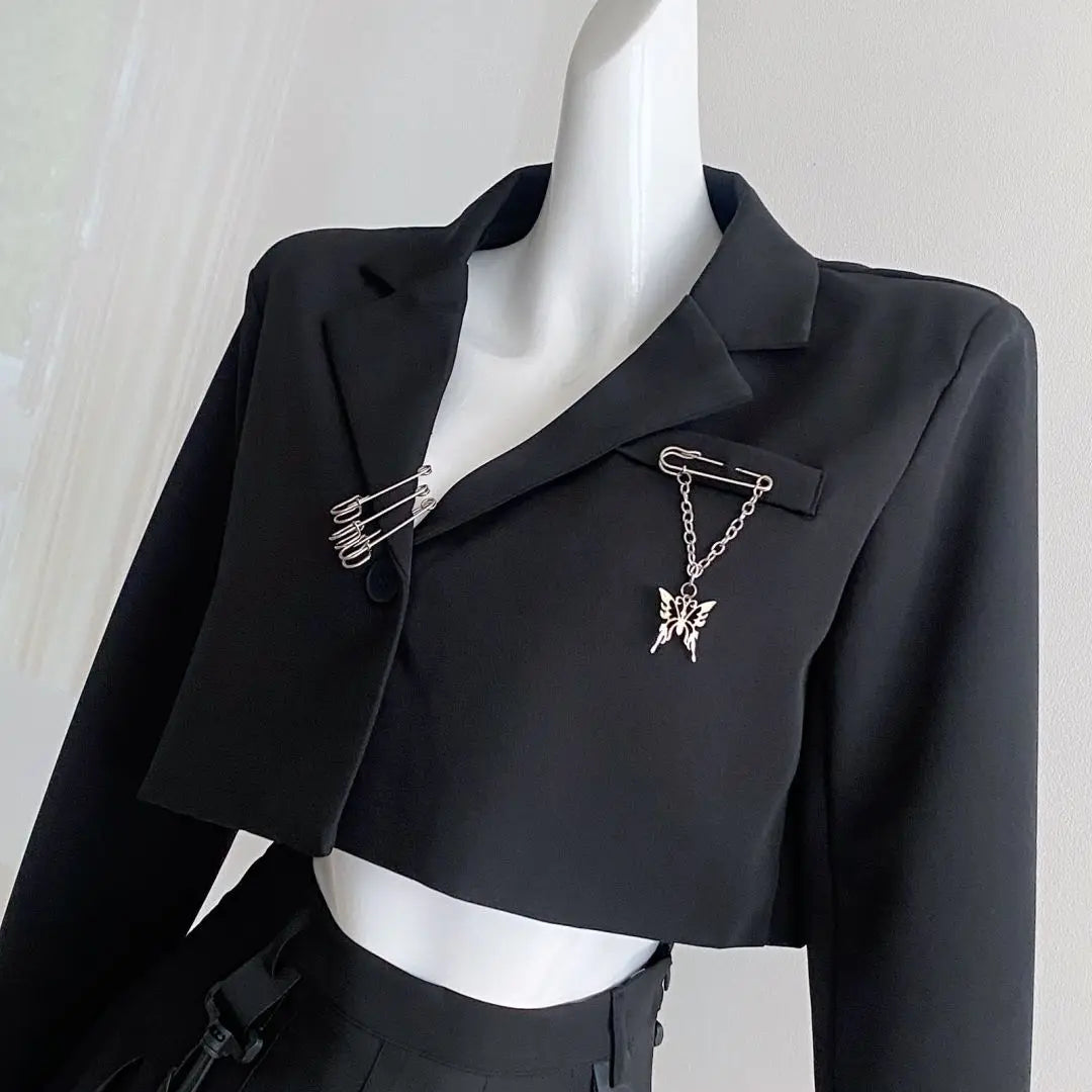 Make a statement with these loose-fit blazers for women featuring trendy chain designs—fashion-forward and effortlessly chic! -