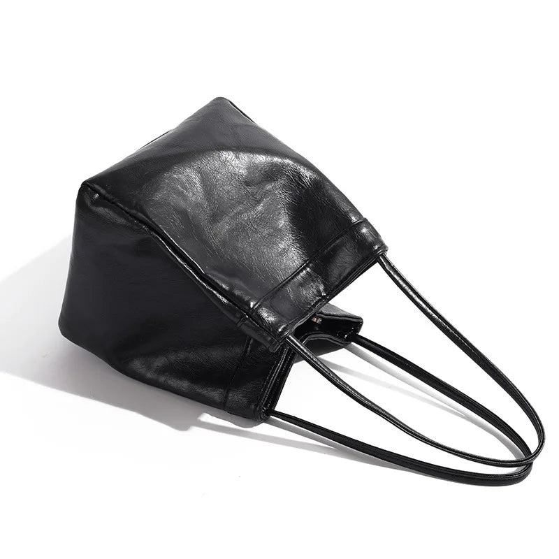 Stay on-trend with this bucket bag—a new fashion staple that offers simplicity, versatility, and a touch of classic style to elevate your wardrobe! -
