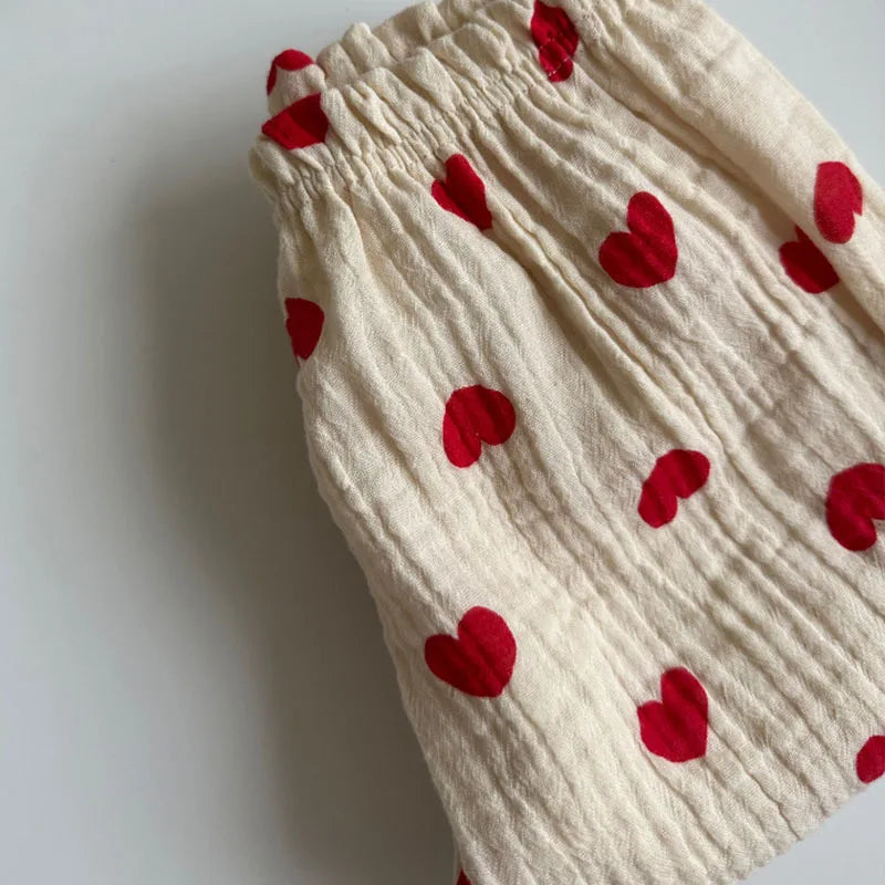 Keep your little ones comfy and cute in these organic cotton loose-fit baby pants—featuring playful tiger, bear, and floral prints perfect for boys and girls! -