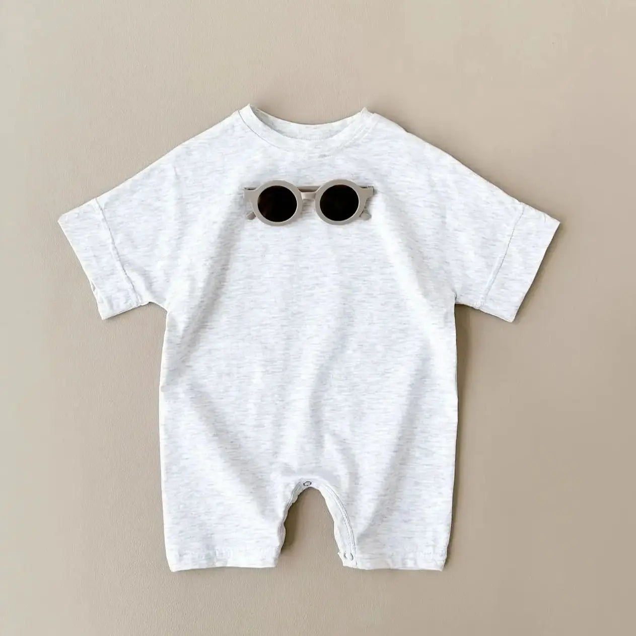 Keep your baby boy comfy and cute with this basic romper, perfect for ages 0-1 year! -