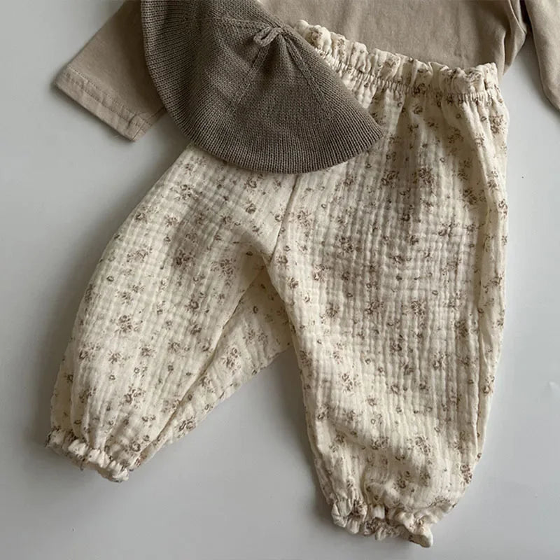Keep your little ones comfy and cute in these organic cotton loose-fit baby pants—featuring playful tiger, bear, and floral prints perfect for boys and girls! -