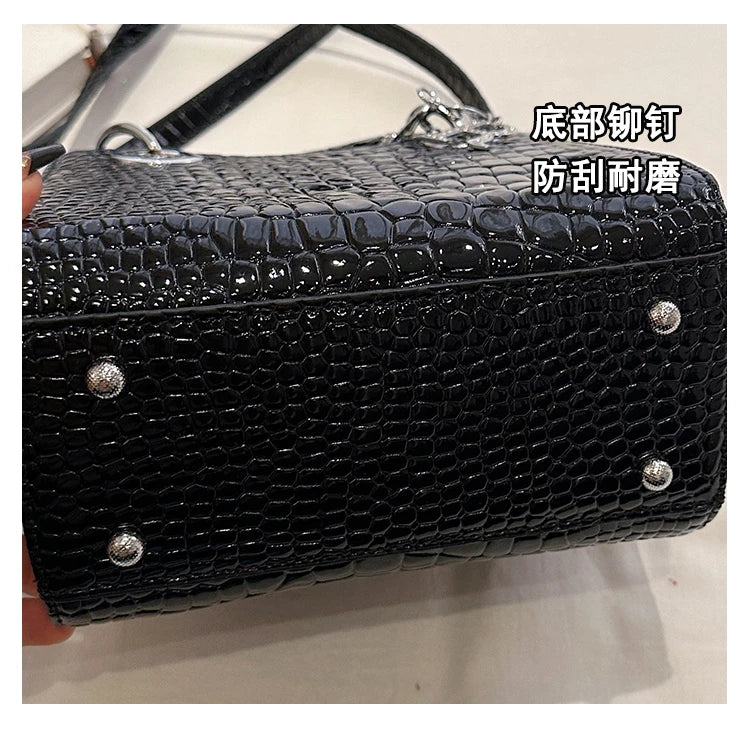 Make a style statement with this fashionable business tote bag designed for women. Featuring a touch of luxury, this bag is the perfect accessory to complement your professional look while adding a touch of elegance and sophistication. -