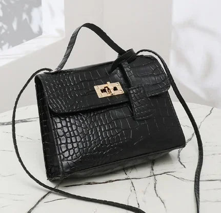 This set of women's bags combines both style and functionality with a blend of elegant messenger and handbag designs. Perfect for carrying your essentials stylishly and efficiently, this set offers the best of both worlds in one chic collection. -
