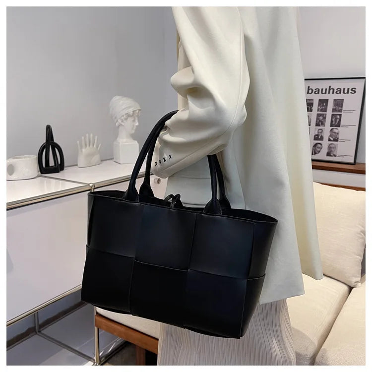Make a fashion statement with this large capacity handbag. Crafted with stylish woven leather, this tote bag is perfect for adding a touch of elegance to your everyday outfit. -
