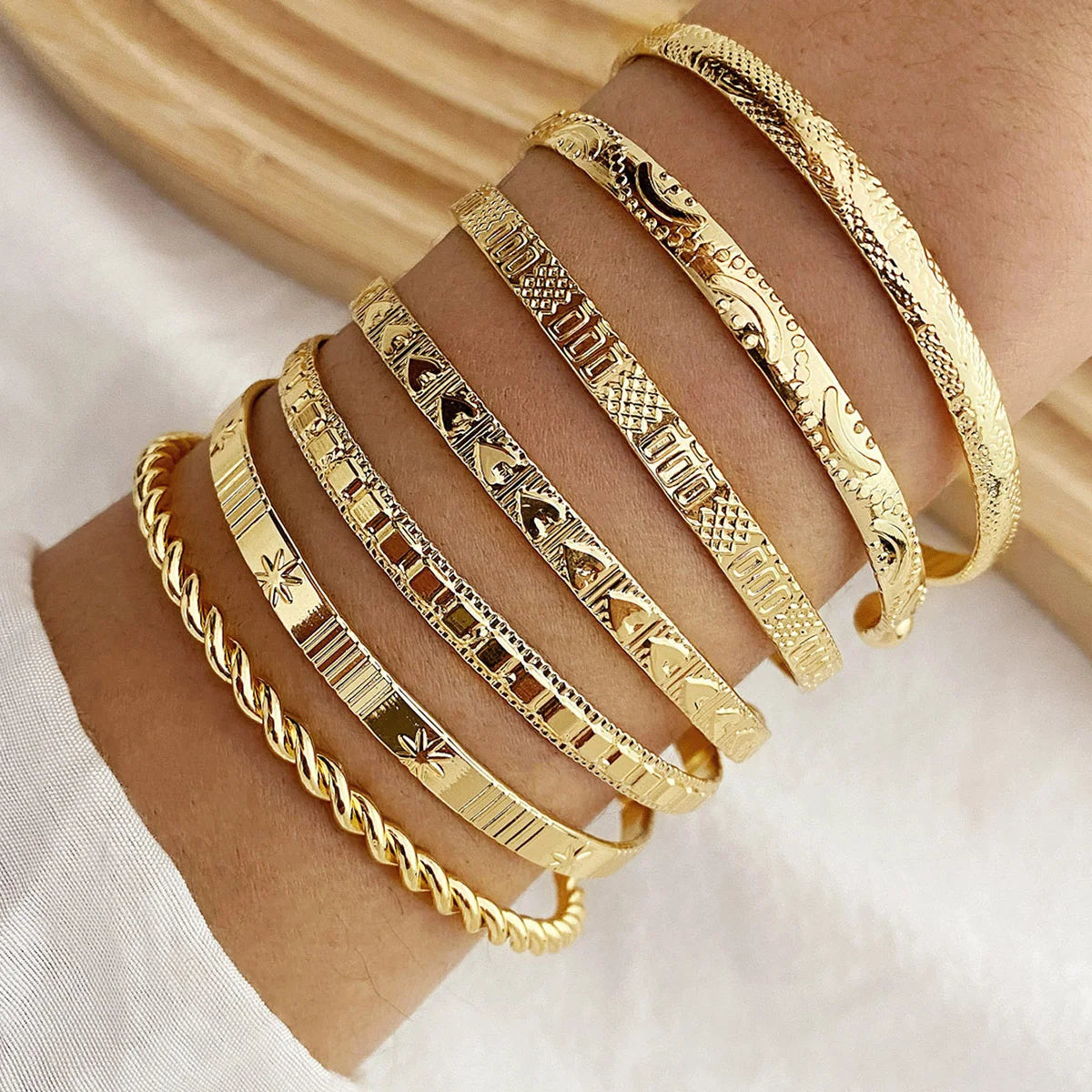 7 Pcs/Set Punk Gold Color Bracelets for Women Streetwear Goth Heart Prints Metal Design Open Bangle Fashion Jewelry Gifts 2024 -