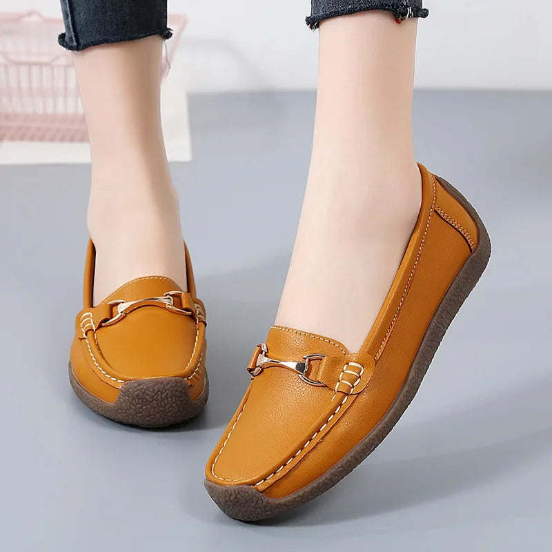 Women's comfortable flat shoes. -