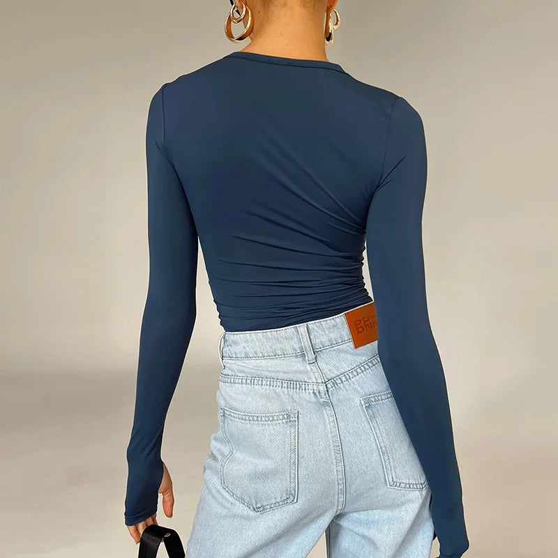 Upgrade your casual look with this fashionable women's long sleeve crew neck t-shirt—a versatile and stylish addition to your wardrobe! -