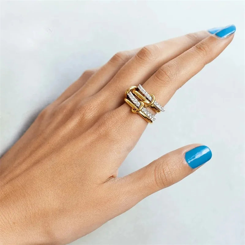A Niche Two-Color Four-Ring -