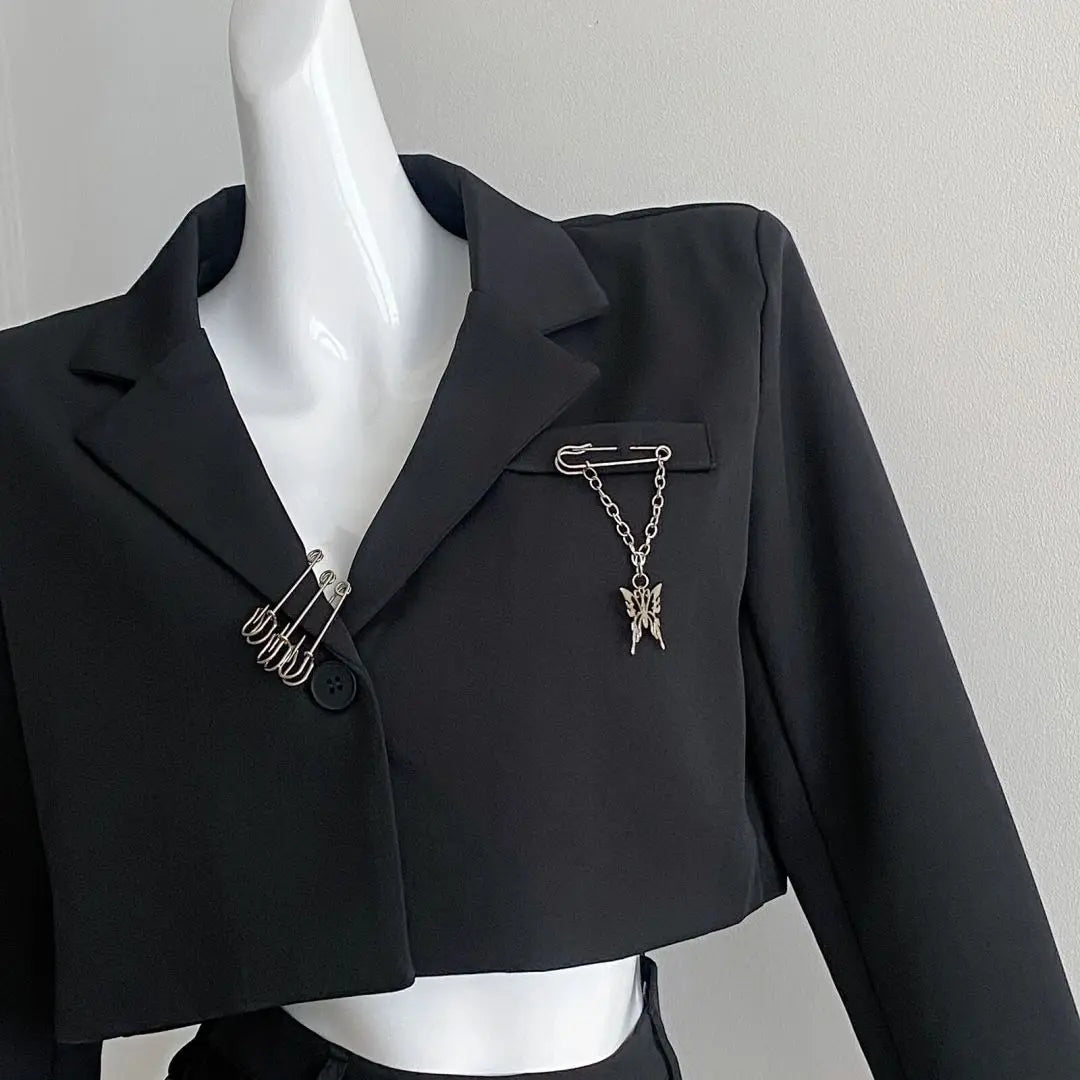 Make a statement with these loose-fit blazers for women featuring trendy chain designs—fashion-forward and effortlessly chic! -