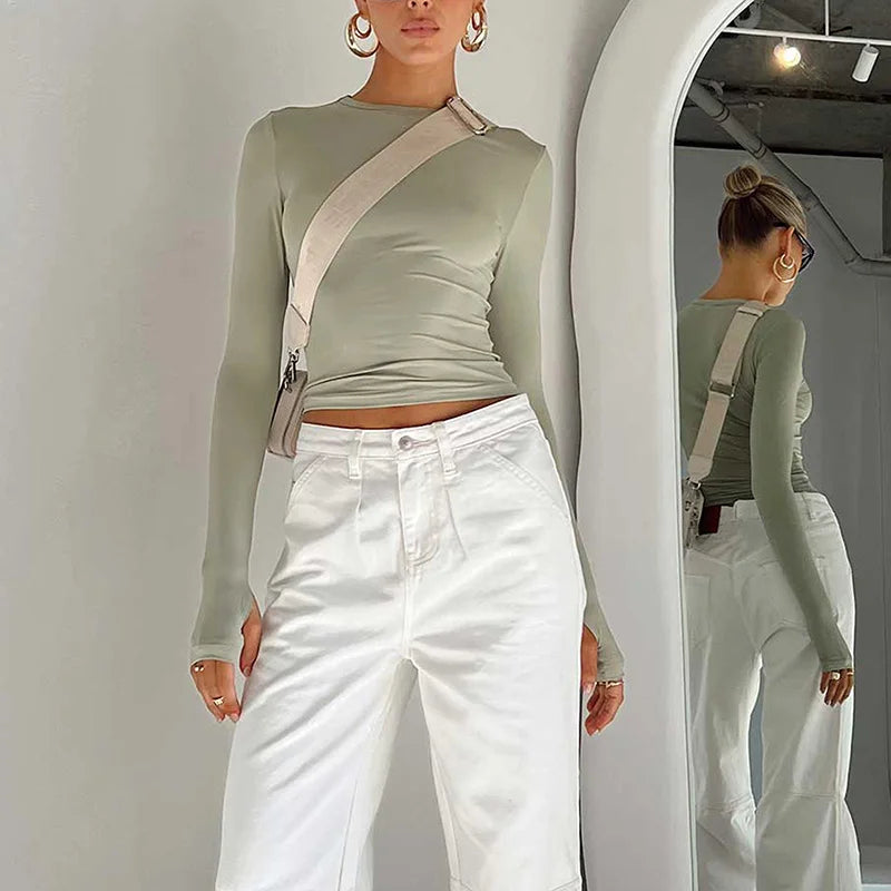 Upgrade your casual look with this fashionable women's long sleeve crew neck t-shirt—a versatile and stylish addition to your wardrobe! -
