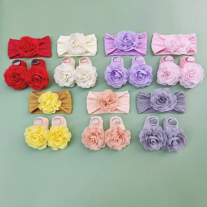 Complete your baby girl's outfit with this sweet 2-piece set—featuring delicate pearl, lace, and flower headbands along with matching socks! -
