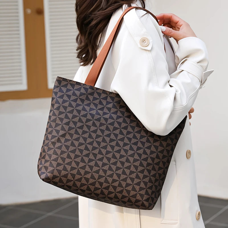 Travel in style with these large capacity tote bags for women, designed to be carried over one shoulder. Perfect for travel and outings, these bags offer both functionality and fashion for your daily adventures. -