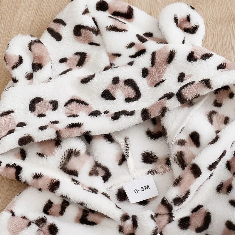 Keep your little ones stylish and cozy this spring with these leopard print flannel clothes—adorable cartoon designs great for baby boys and girls aged 0-18 months! -