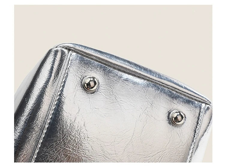 Stay on-trend with this bucket bag—a new fashion staple that offers simplicity, versatility, and a touch of classic style to elevate your wardrobe! -