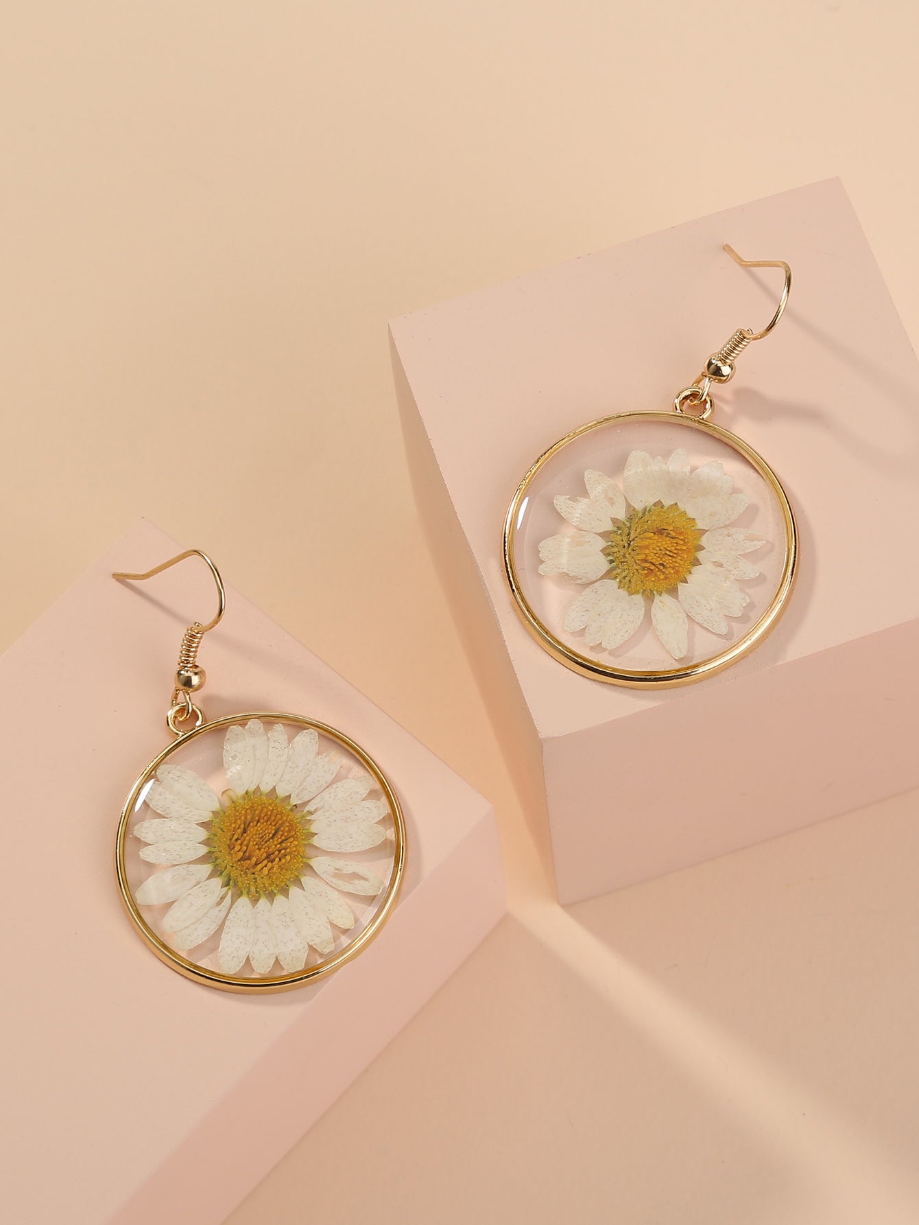 Nickle-Free Copper Dangle Earrings - Nooxian Elegant White Chrysanthemum - Boho Vacation Style with Golden-Tone Finish, Perfect for Everyday & Getaways -