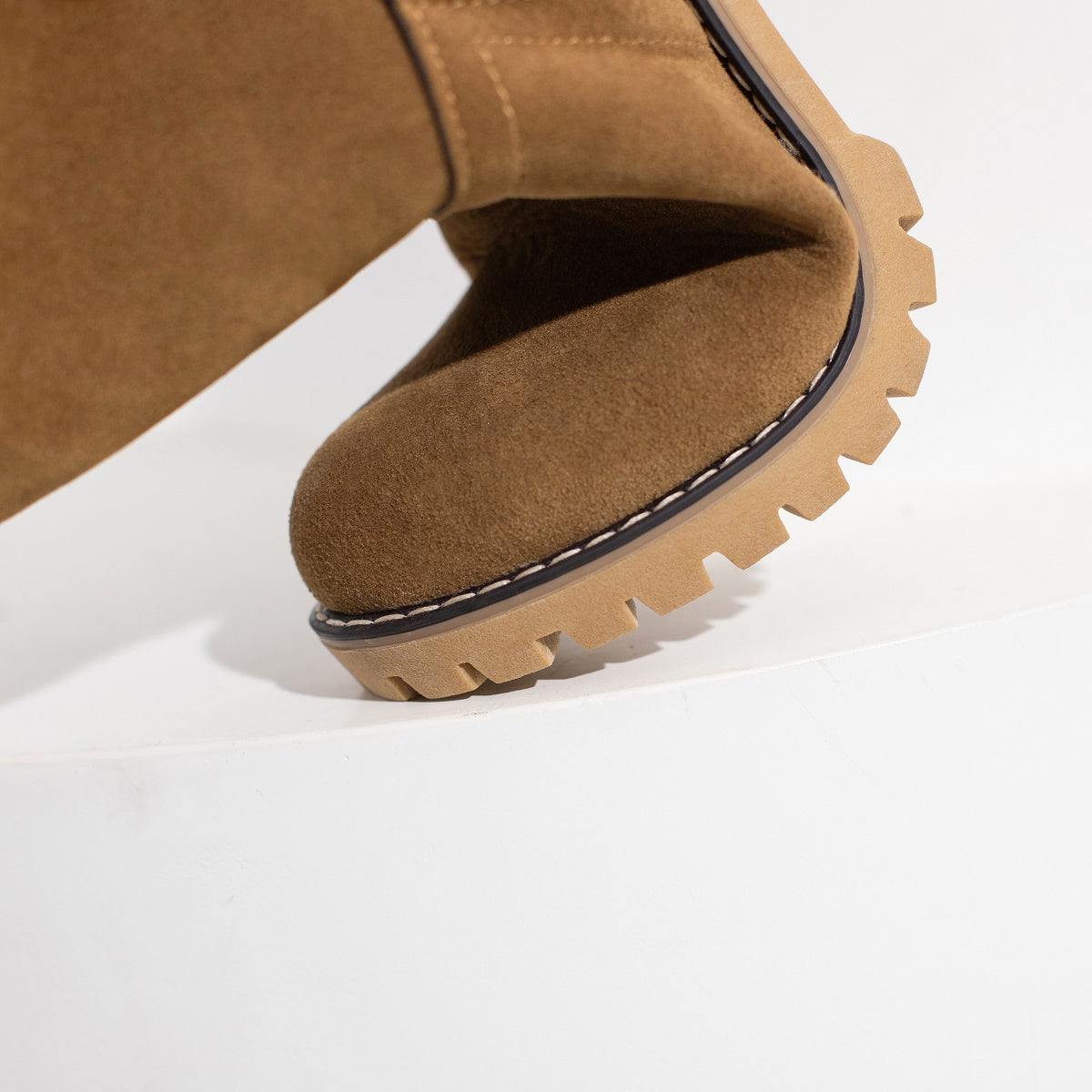 Step into cozy luxury with these warm faux fur-lined women's boots! -