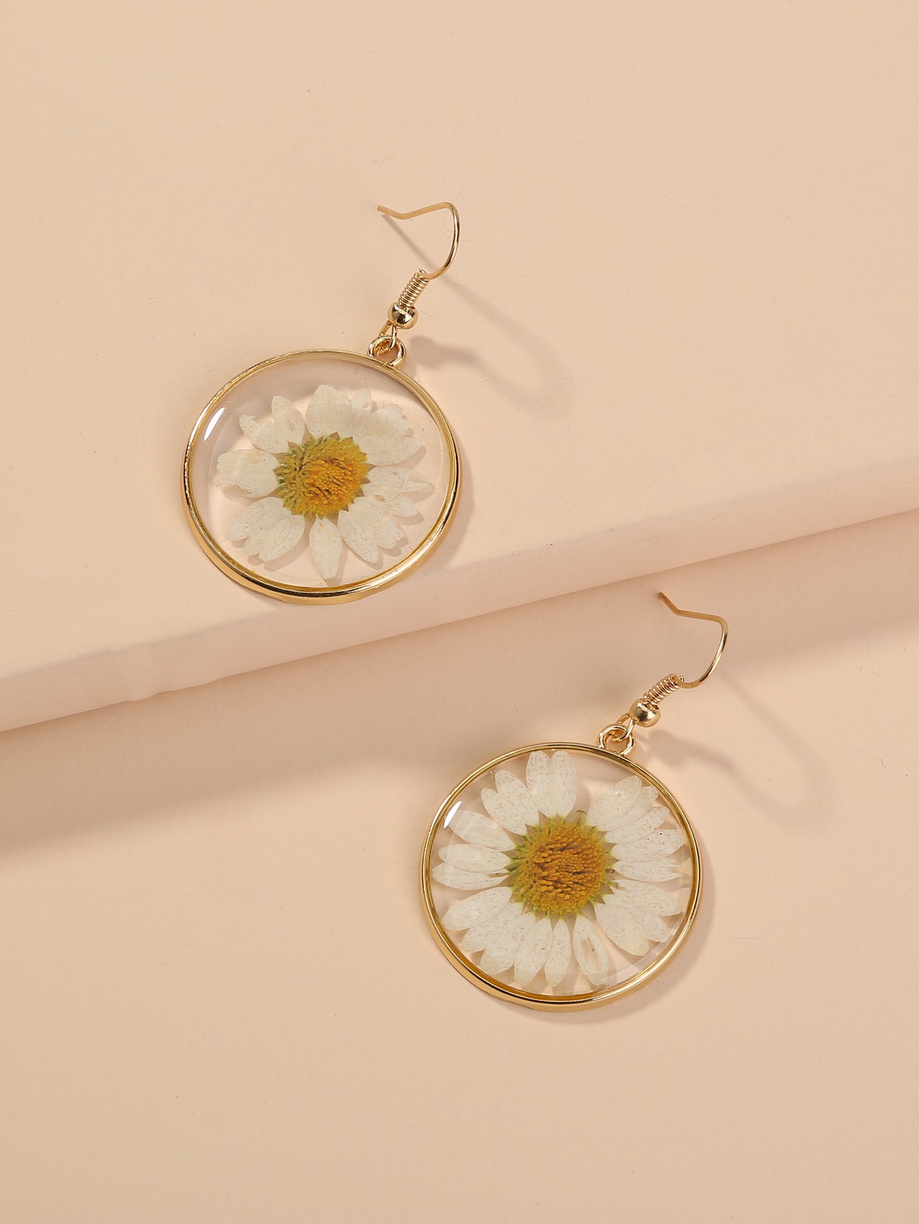 Nickle-Free Copper Dangle Earrings - Nooxian Elegant White Chrysanthemum - Boho Vacation Style with Golden-Tone Finish, Perfect for Everyday & Getaways -