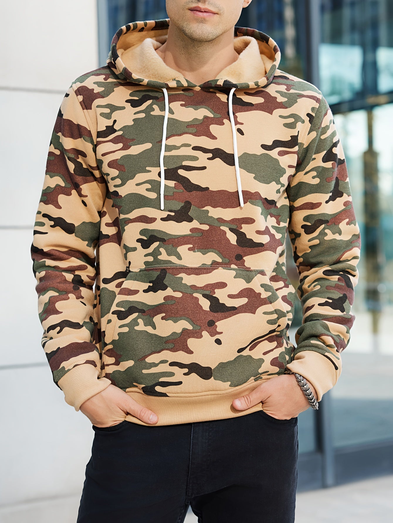 Stay cozy and cool in this hooded men's camouflage loose pullover fleece! -