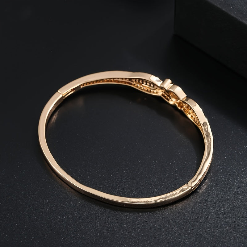Women's Elegant Golden-Tone Bracelet - Interlocking Loop Design with Sparkling Accent Stones, Everyday & Party Jewelry for Formal Casual Outfits - Year-Round Luxury Accessory, Synthetic Zirconia Stone Embellishments, Highend -