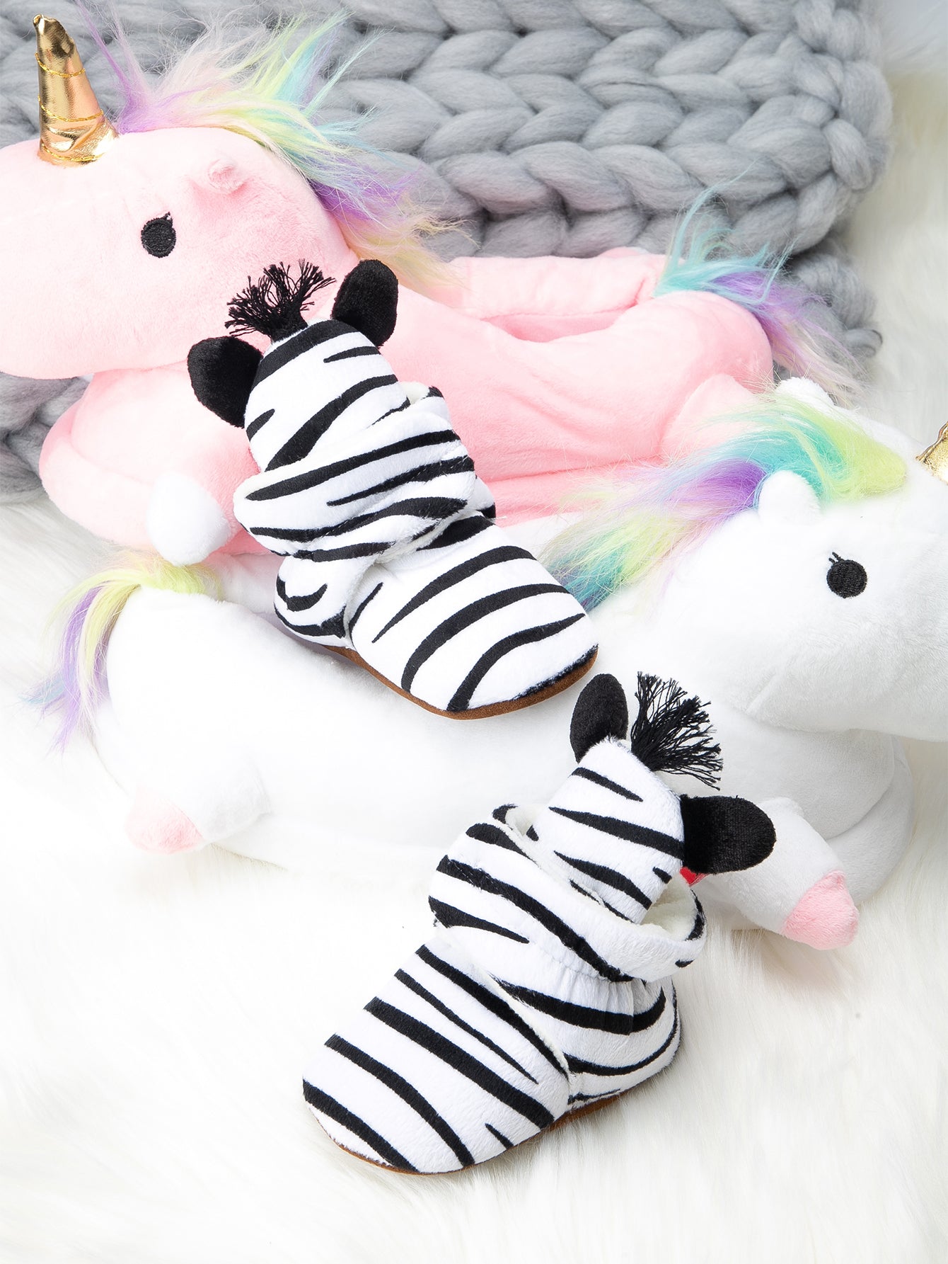 Keep tiny toes cozy with these newborn baby animal fleece socks-shoes—perfect for autumn and winter snuggles! -