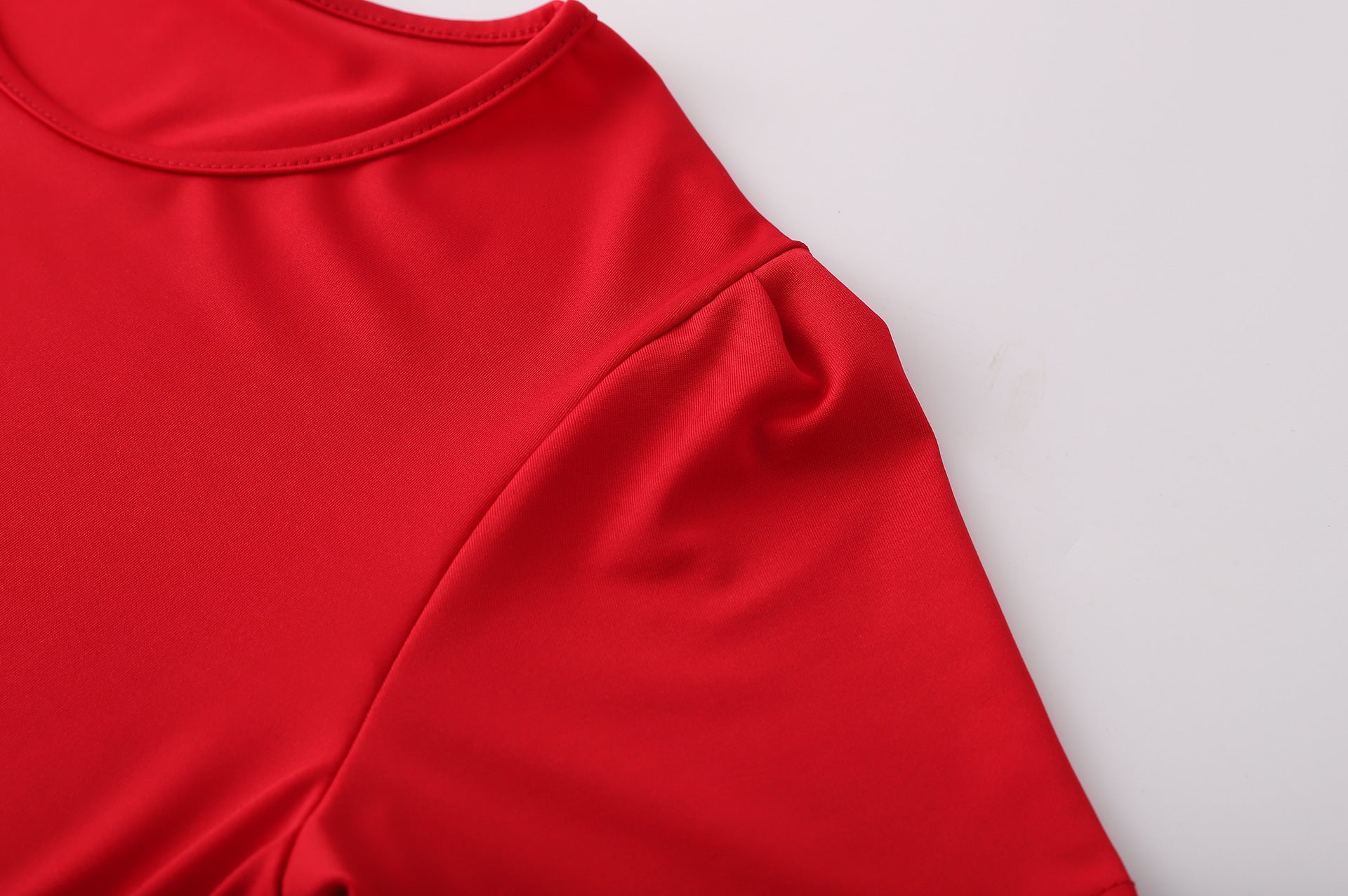 Make a statement with this women's plus-size floral print red colorblock midi dress! -
