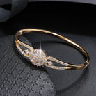 Elegant And Sophisticated Zirconia Bracelet With A Trendy And Minimalist Design, Exuding A Sense Of Luxury And Fashion. -