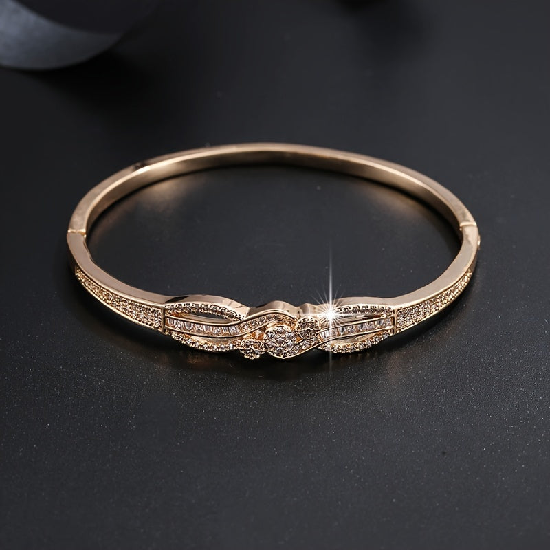 Women's Elegant Golden-Tone Bracelet - Interlocking Loop Design with Sparkling Accent Stones, Everyday & Party Jewelry for Formal Casual Outfits - Year-Round Luxury Accessory, Synthetic Zirconia Stone Embellishments, Highend -