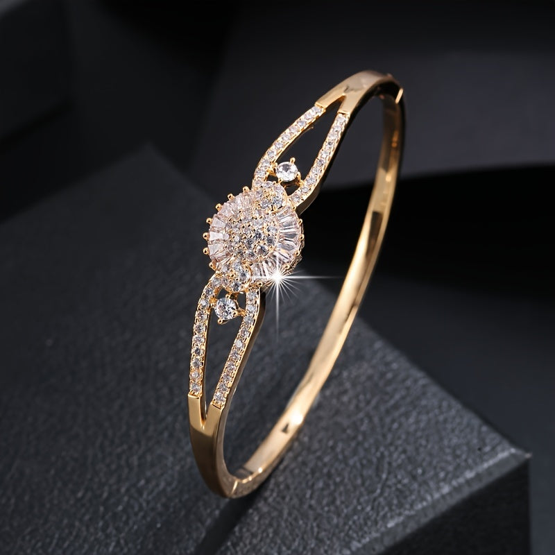 Elegant And Sophisticated Zirconia Bracelet With A Trendy And Minimalist Design, Exuding A Sense Of Luxury And Fashion. -