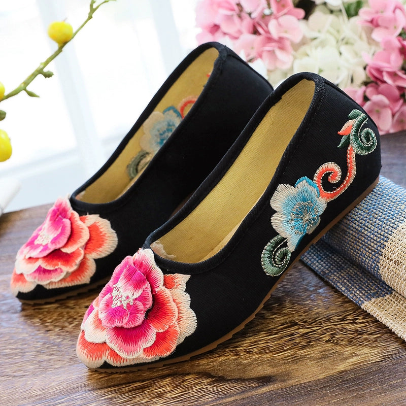One Pedal Stereo Retro Inner Height Increase Embroidered Cotton Shoes -