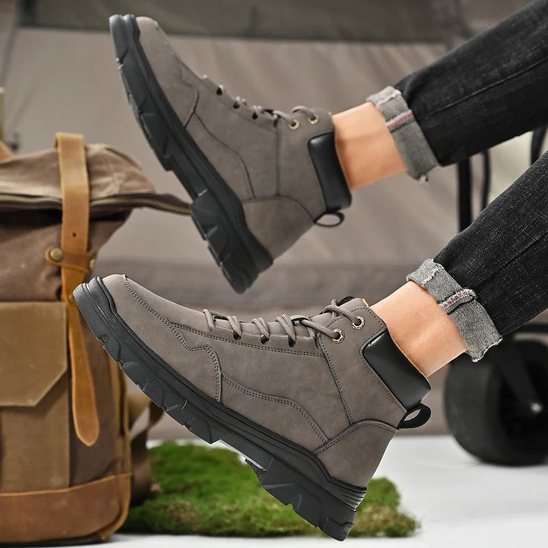 Stay comfortable and stylish with these men's boots designed with a simple and comfortable design. Ideal for everyday wear and versatile enough to pair with various outfits. -